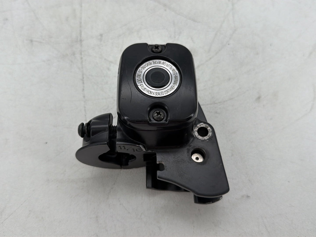 09 Harley Dyna Street Bob FXDB Front Right Brake Master Cylinder 11/16 in. bore