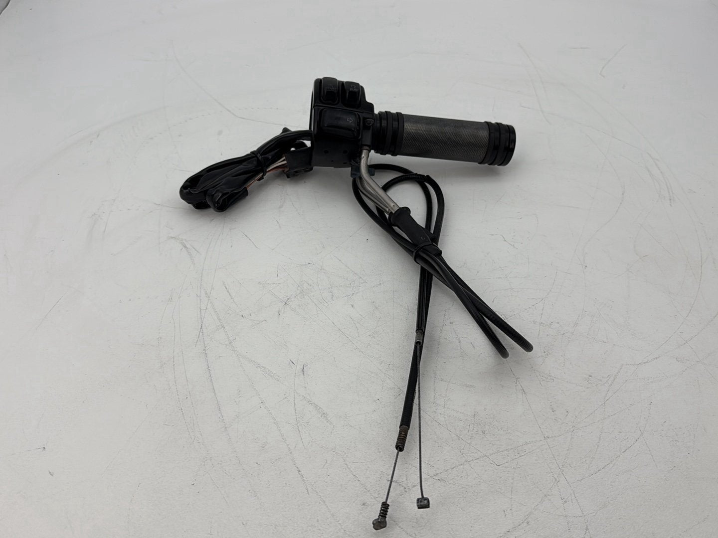 2004 - 2013 Harley-Davidson Sportster 1200 Custom Right Engine Start Kill Switches Controls 71589-96B
