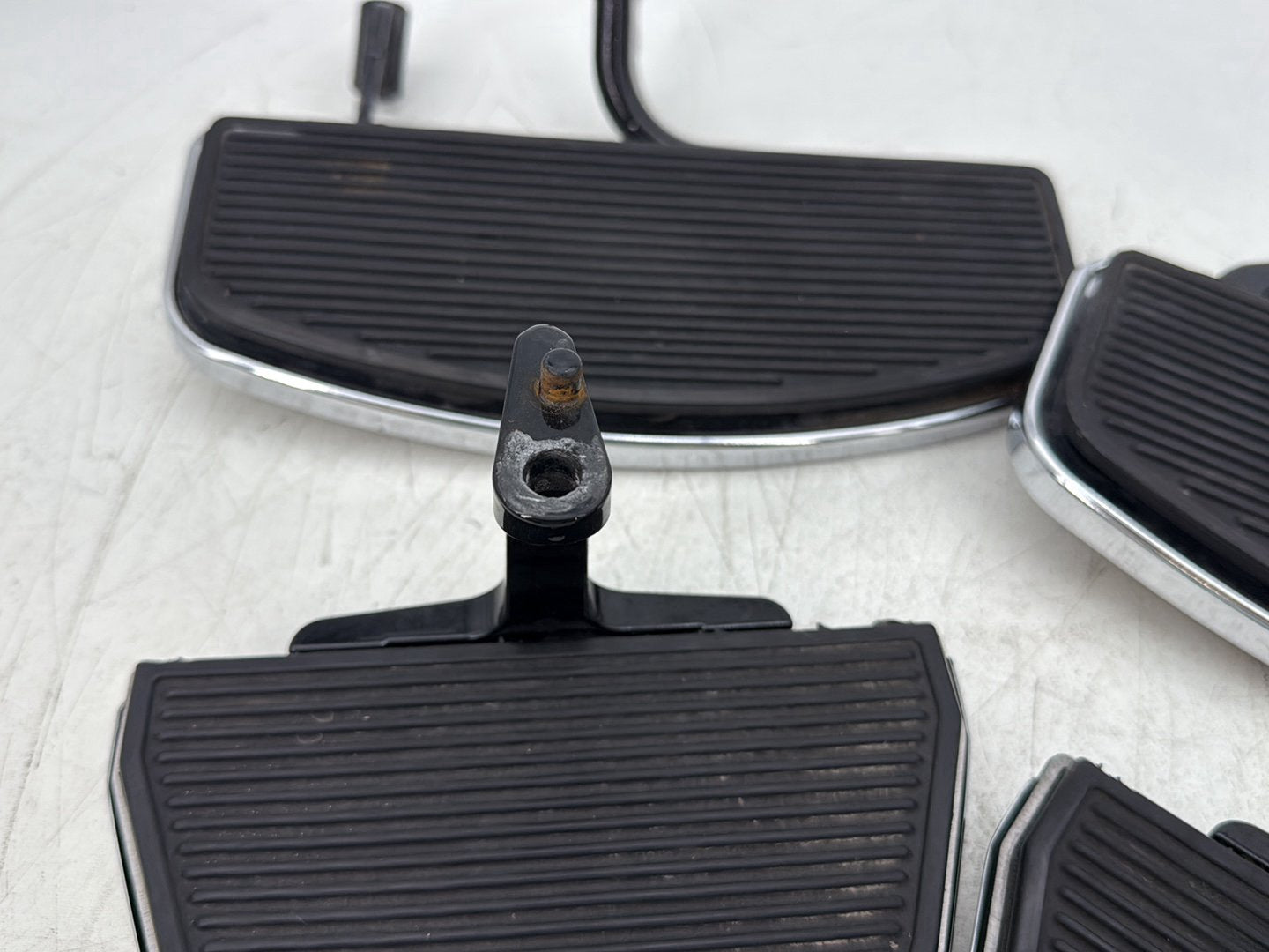 2007 Harley Electra Glide Touring Left Right Driver &amp; Pass Floorboard Foot Rest