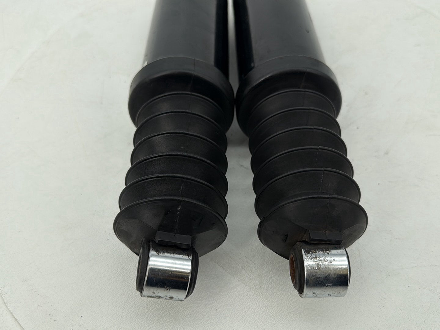 1999 - 2006 Harley-Davidson Touring Electra Glide Rear Left Right Shock Absorbers 54565-97C