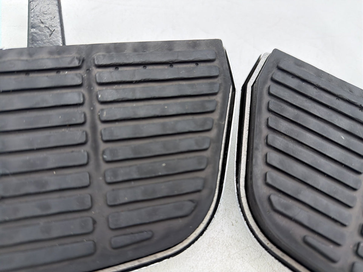 97 Harley Electra Touring Ultra OEM Left & Right Passenger Floorboard Foot Rest