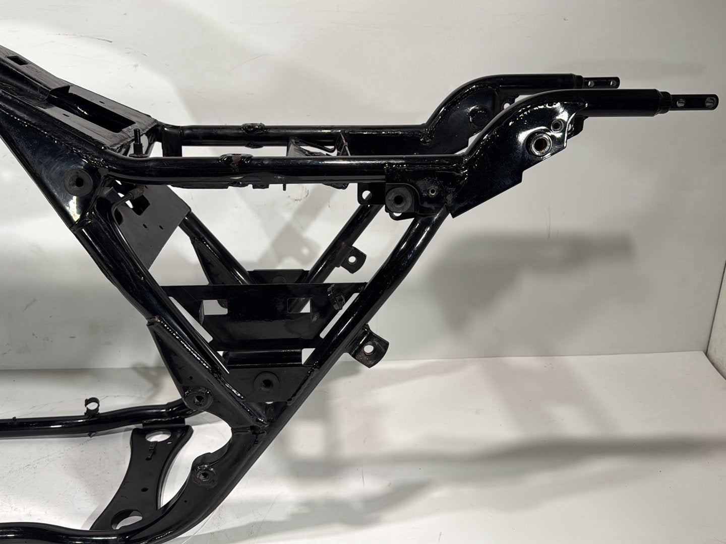 1999 - 2006 Harley-Davidson Touring Electra Glide Ultra Body Main Frame Chassis CLN CLR 47900-02A