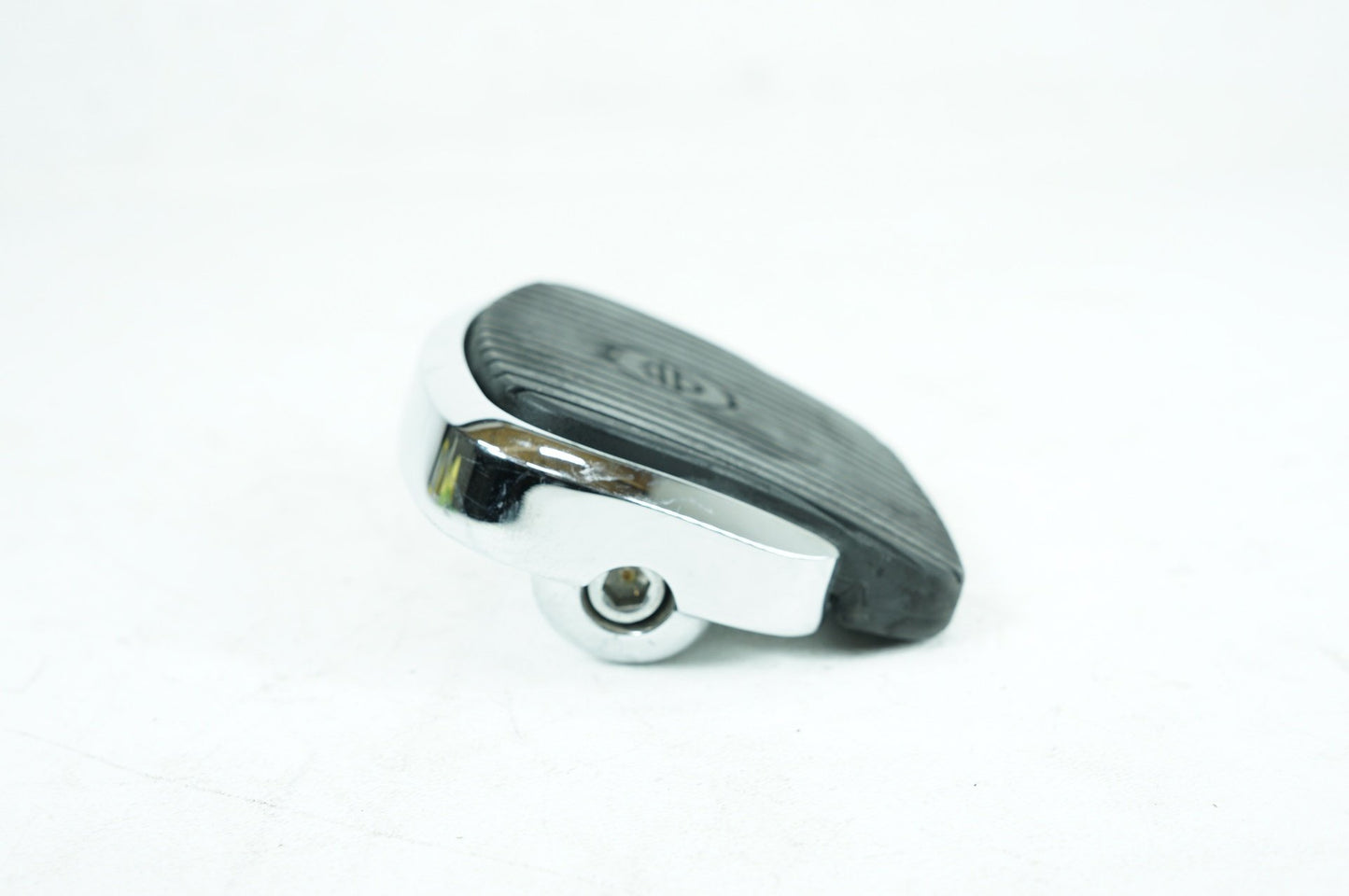 2000 - 2006 Harley-Davidson Softail Heritage Classic Rear Passenger 1 Foot Peg Step Rest