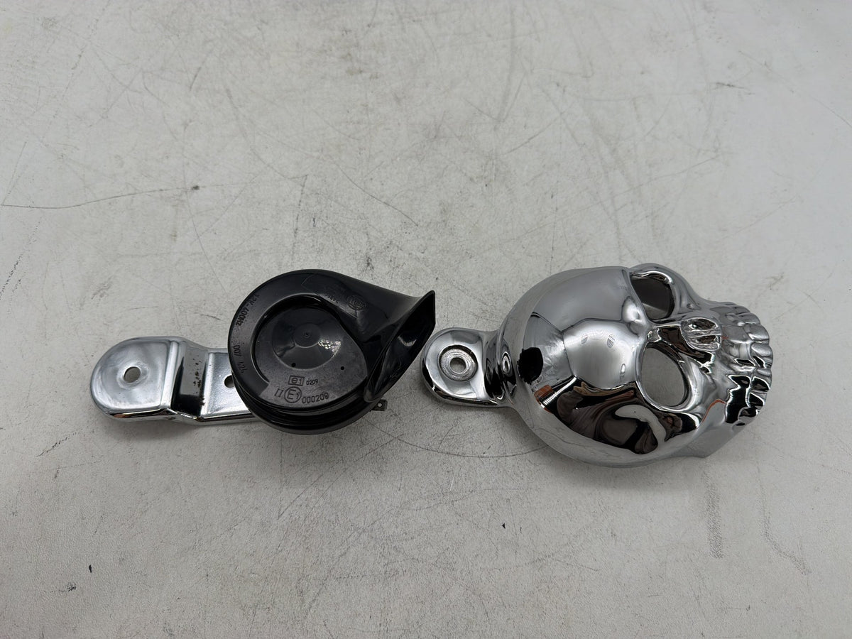 2004 Harley Electra Glide CVO Screamin Eagle Signal Horn Klaxon Beep SKULL Cover