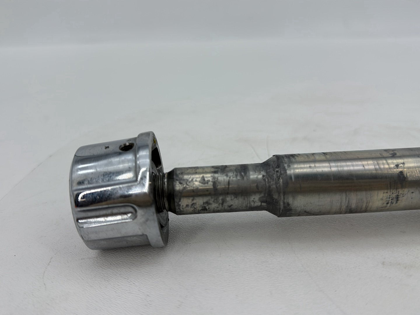 2007 - 2017 Harley-Davidson Dyna Wide Glide Front Wheel Axle Bolt Shaft 41547-07A