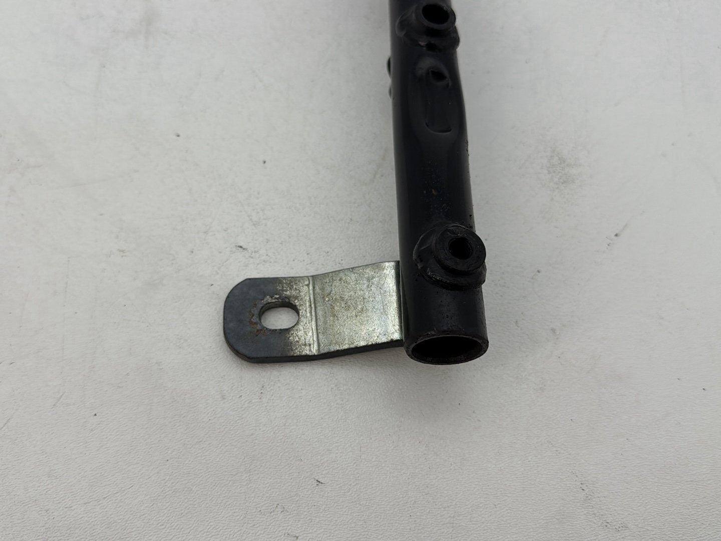 2004 Harley Softail FLSTC Heritage Classic OEM Exhaust Muffler Interconnect Bracket Support Bar