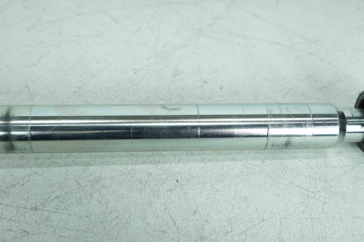1999 - 2006 Harley-Davidson Touring Electra Ultra Classic Front Wheel Axle Bolt Shaft 43364-00