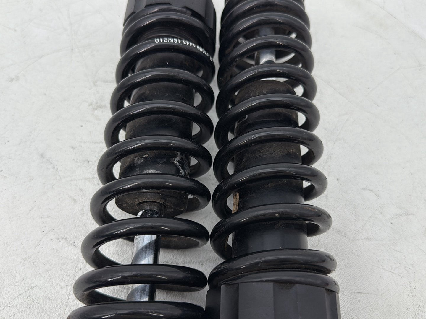 1999 - 2006 Harley-Davidson Touring Electra Glide Ultra Rear Left Right Shock Absorbers Progressive Suspension