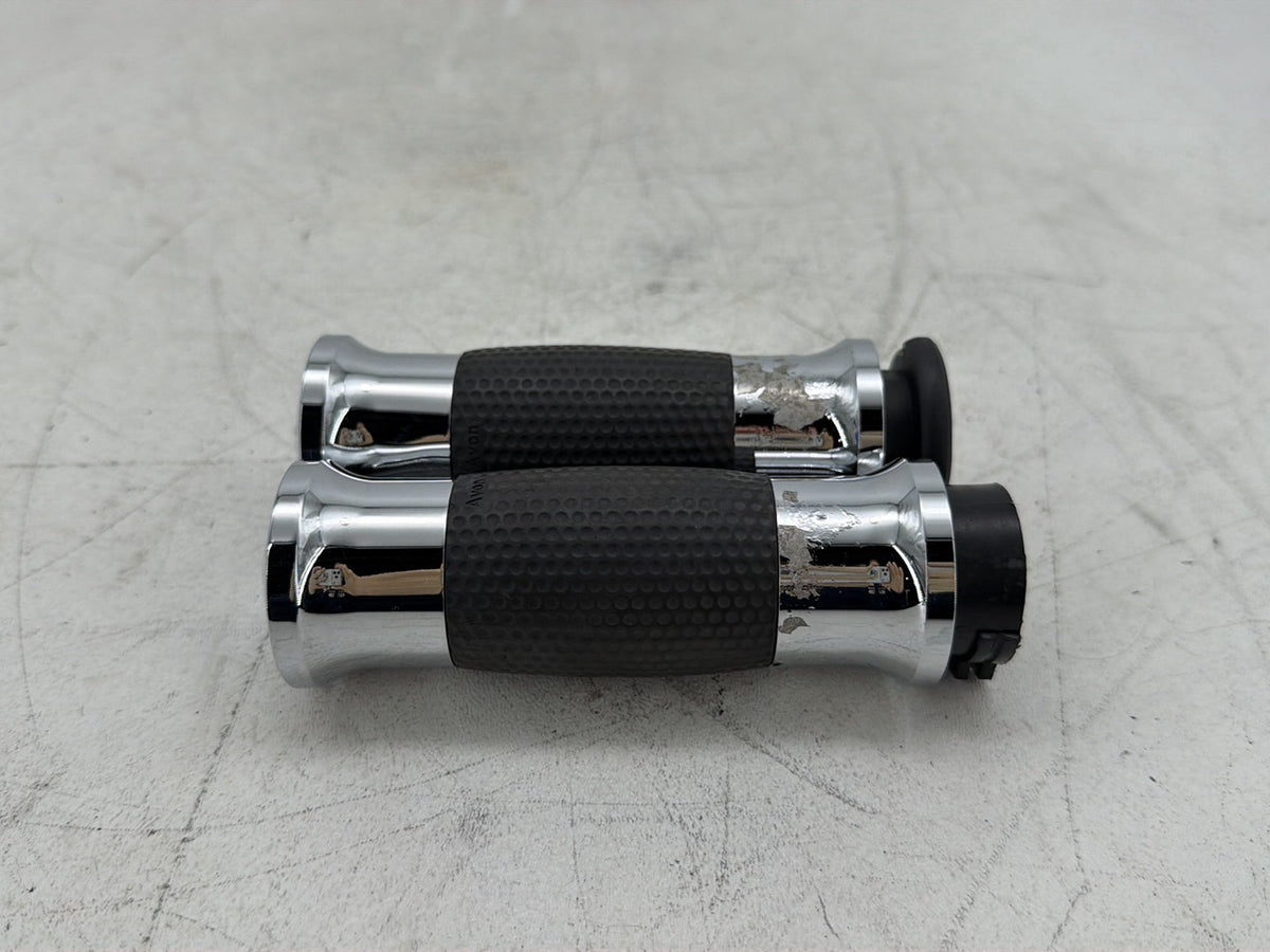 2005 Harley Softail Fat Boy FLSTF OEM Front Left Right Handgrip Hand Grips