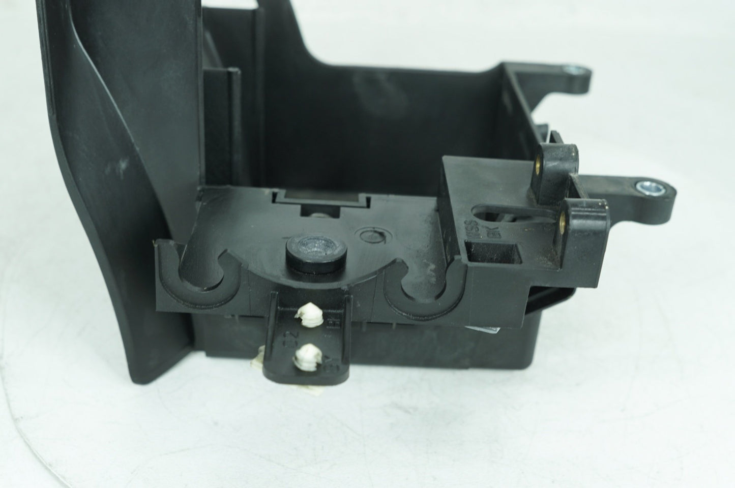2008 - 2016 Harley-Davidson Touring Electra Glide Ultra Lower Battery Tray Stay Box Cover Panel 66000010