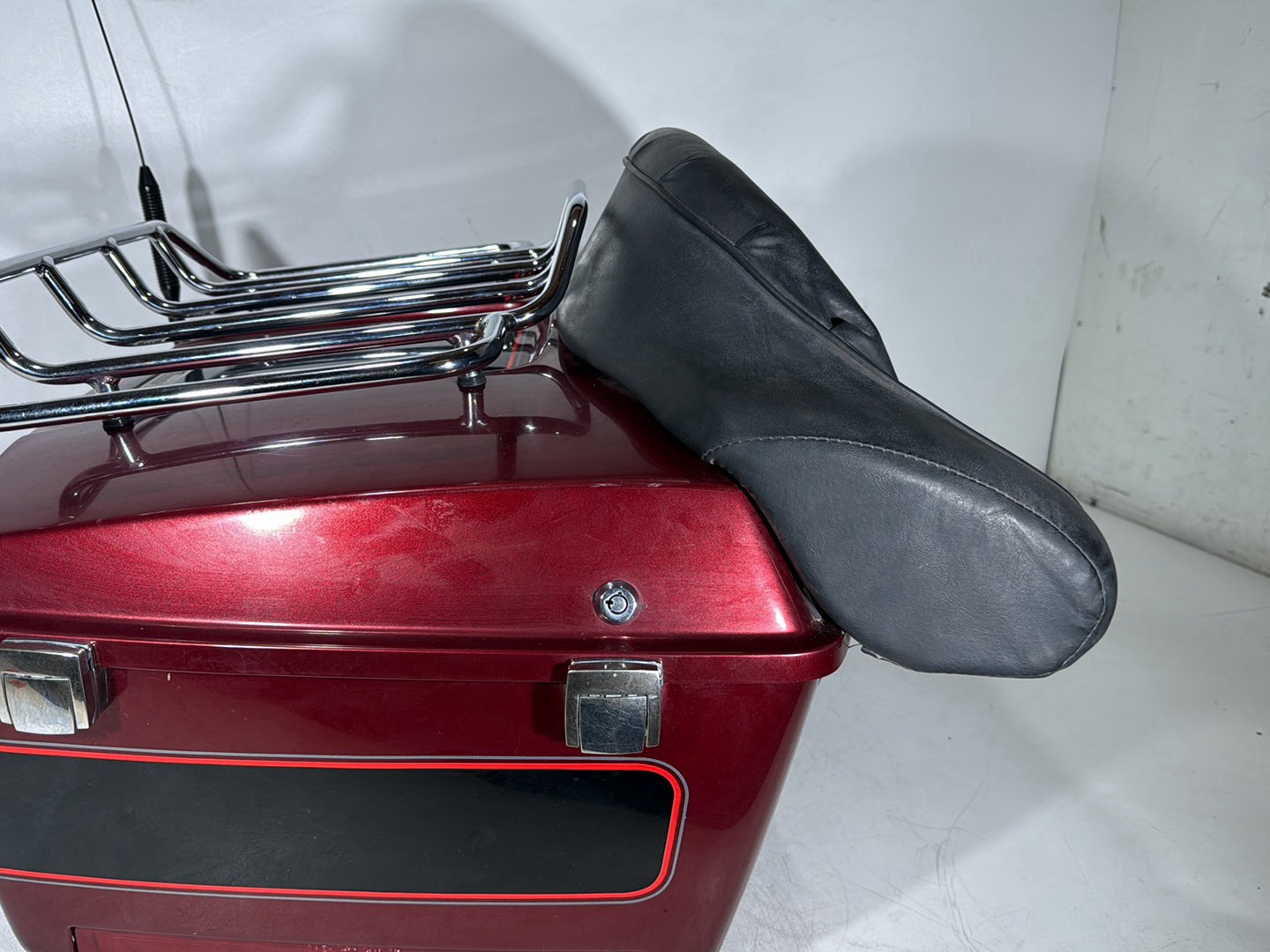 1999 - 2006 Harley-Davidson Touring Electra Glide Classic Pass Backrest Tour Pak Luggage NOKey