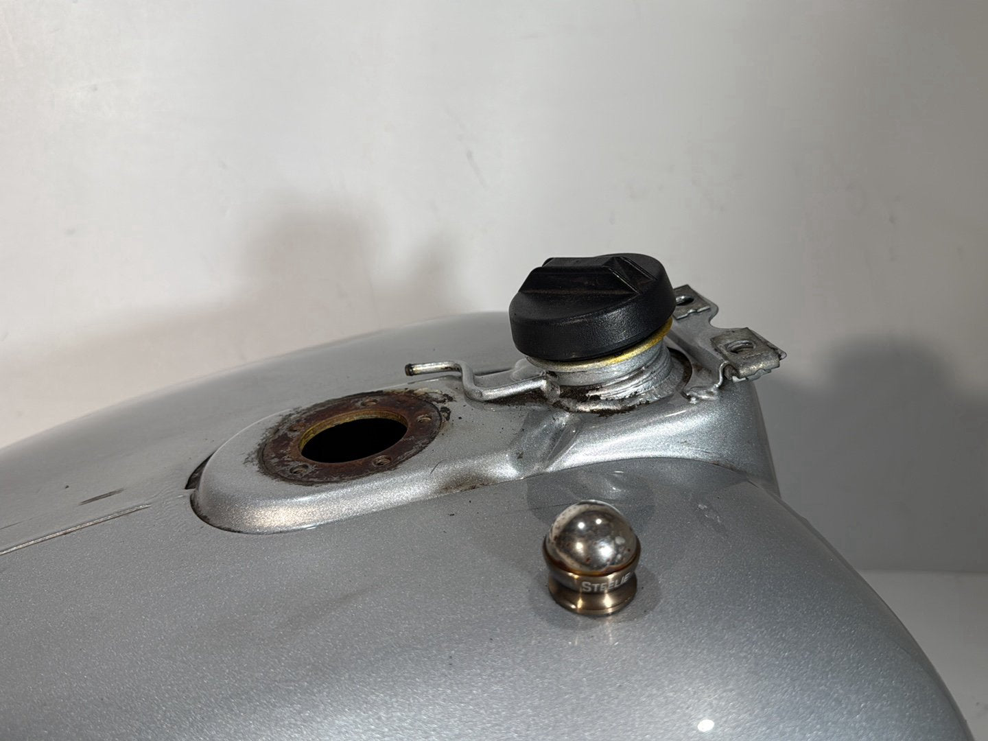 1984 - 1998 Harley-Davidson Touring Electra Glide Classic Fuel Gas Tank Gasoline Reservoir w/ Petcock Valve