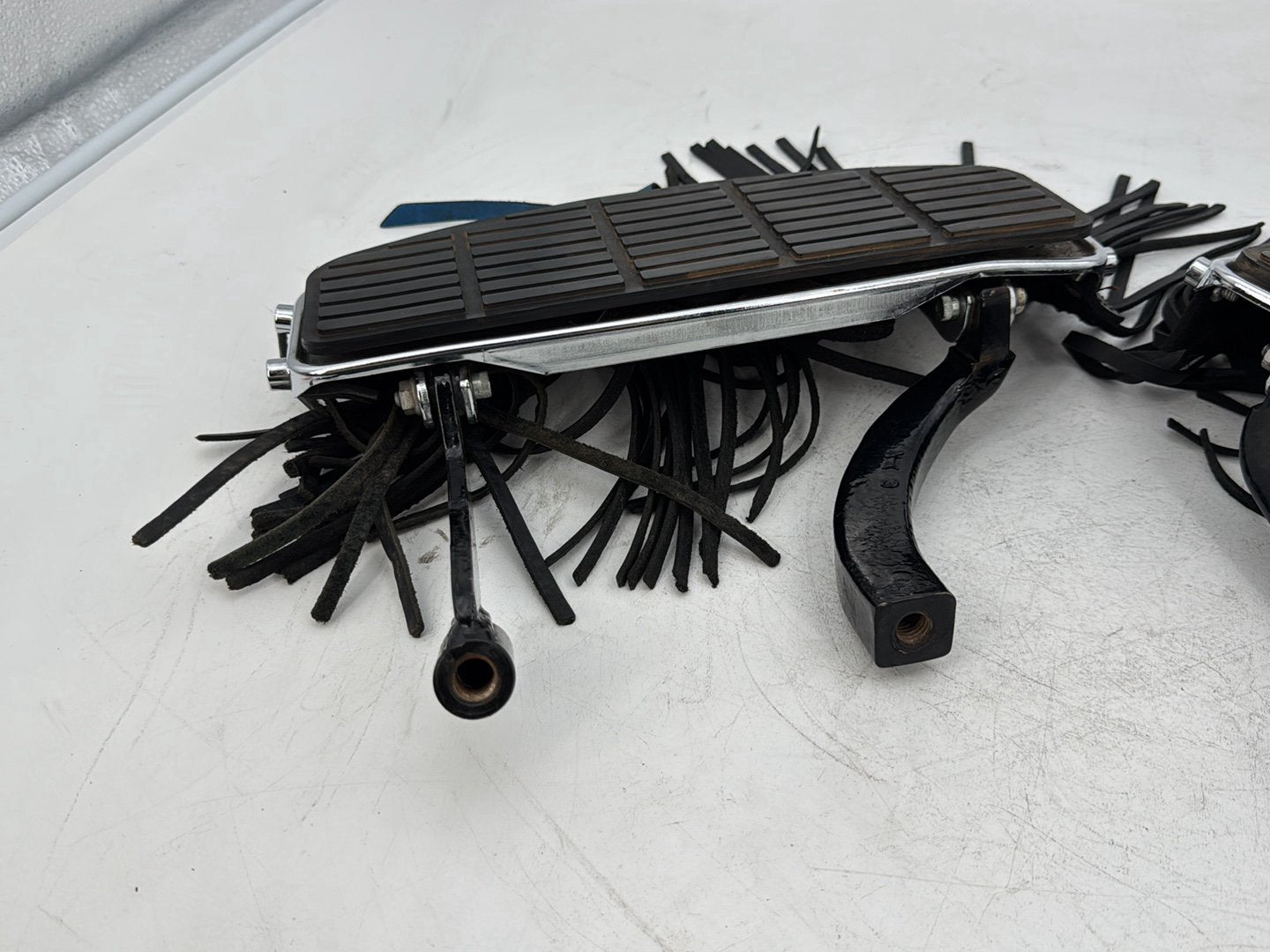 1999 - 2006 Harley-Davidson Touring Electra Glide Classic Left Right Driver Floorboard Foot Rest 50621-79A