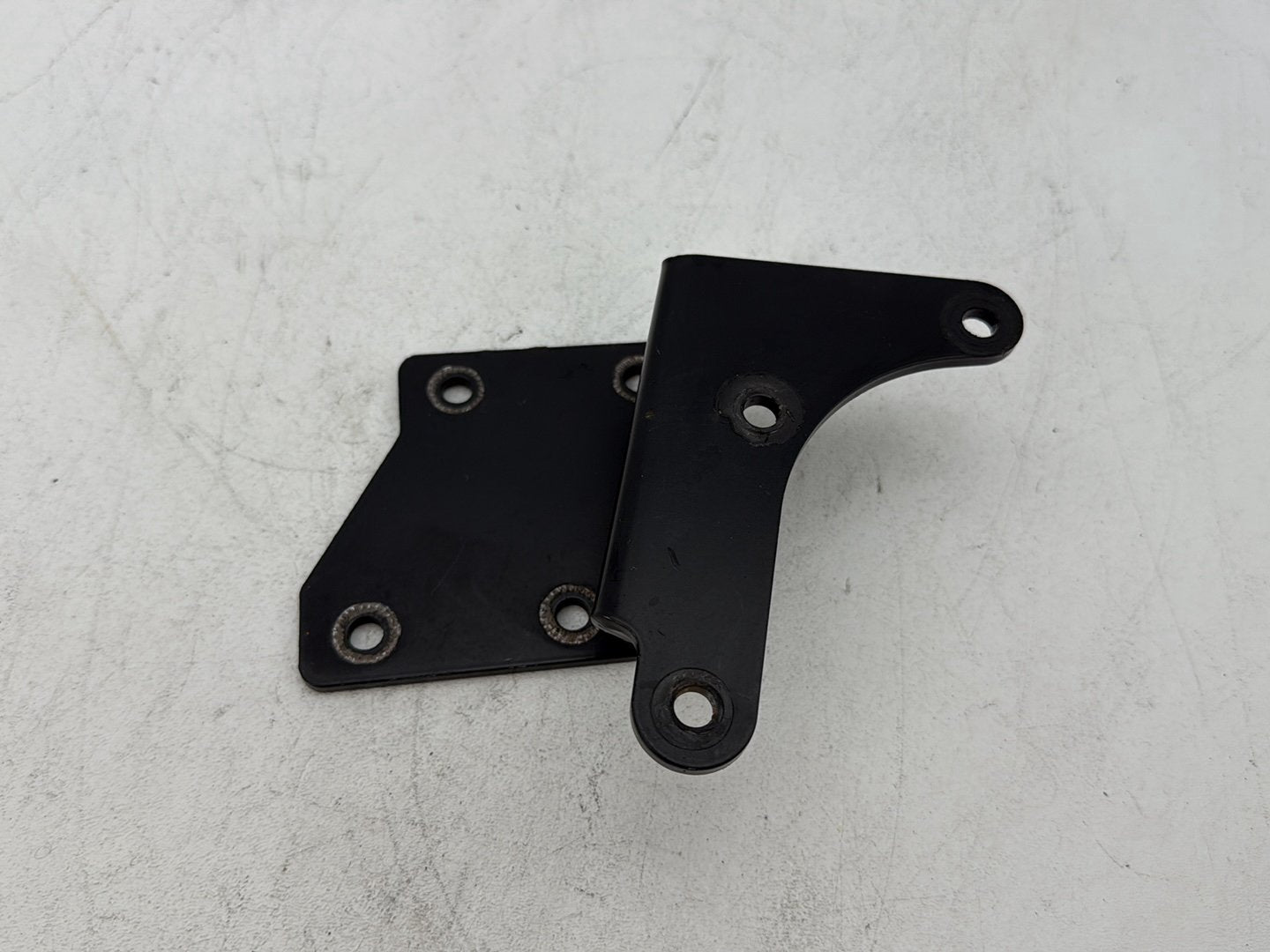 2006 Harley Dyna FXDWGI Wide Glide OEM Exhaust System Support Bracket Holder