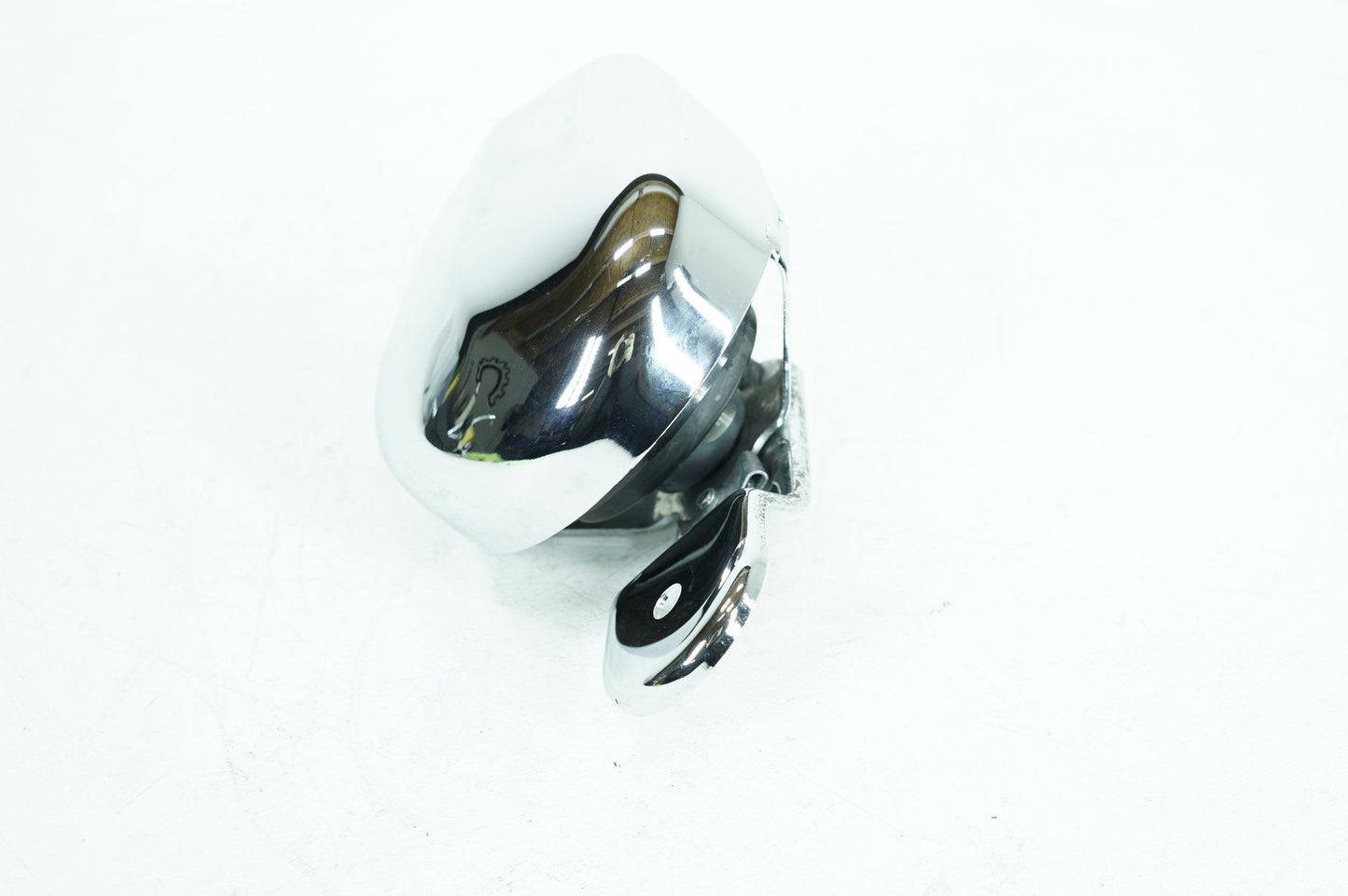 2000 - 2006 Harley-Davidson Softail Heritage Classic Horn Signal Klaxon Chrome Cover 69012-93A
