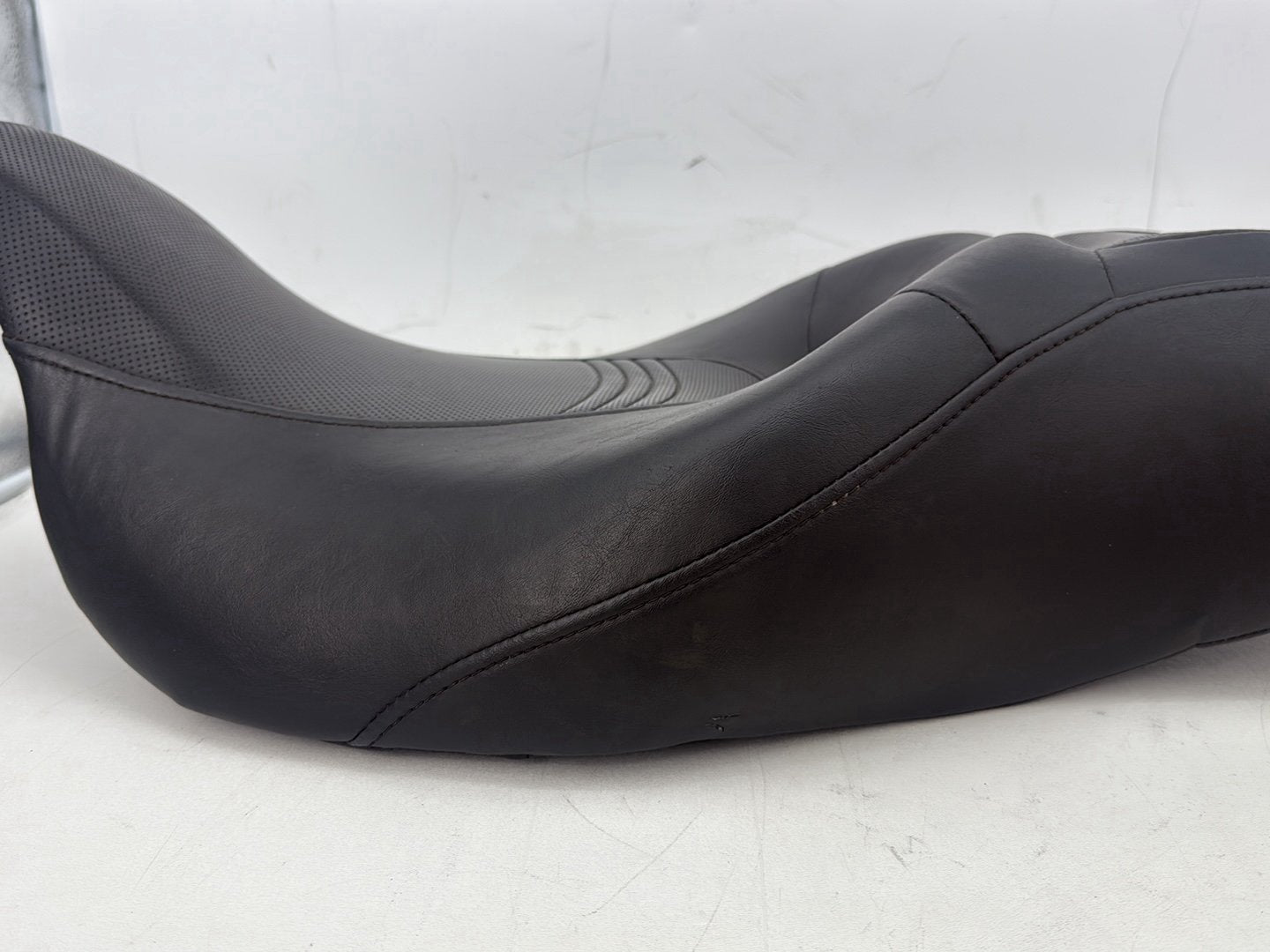 2011 Harley Electra Glide Ultra FLHTK OEM Passenger Rider Driver Seat Saddle