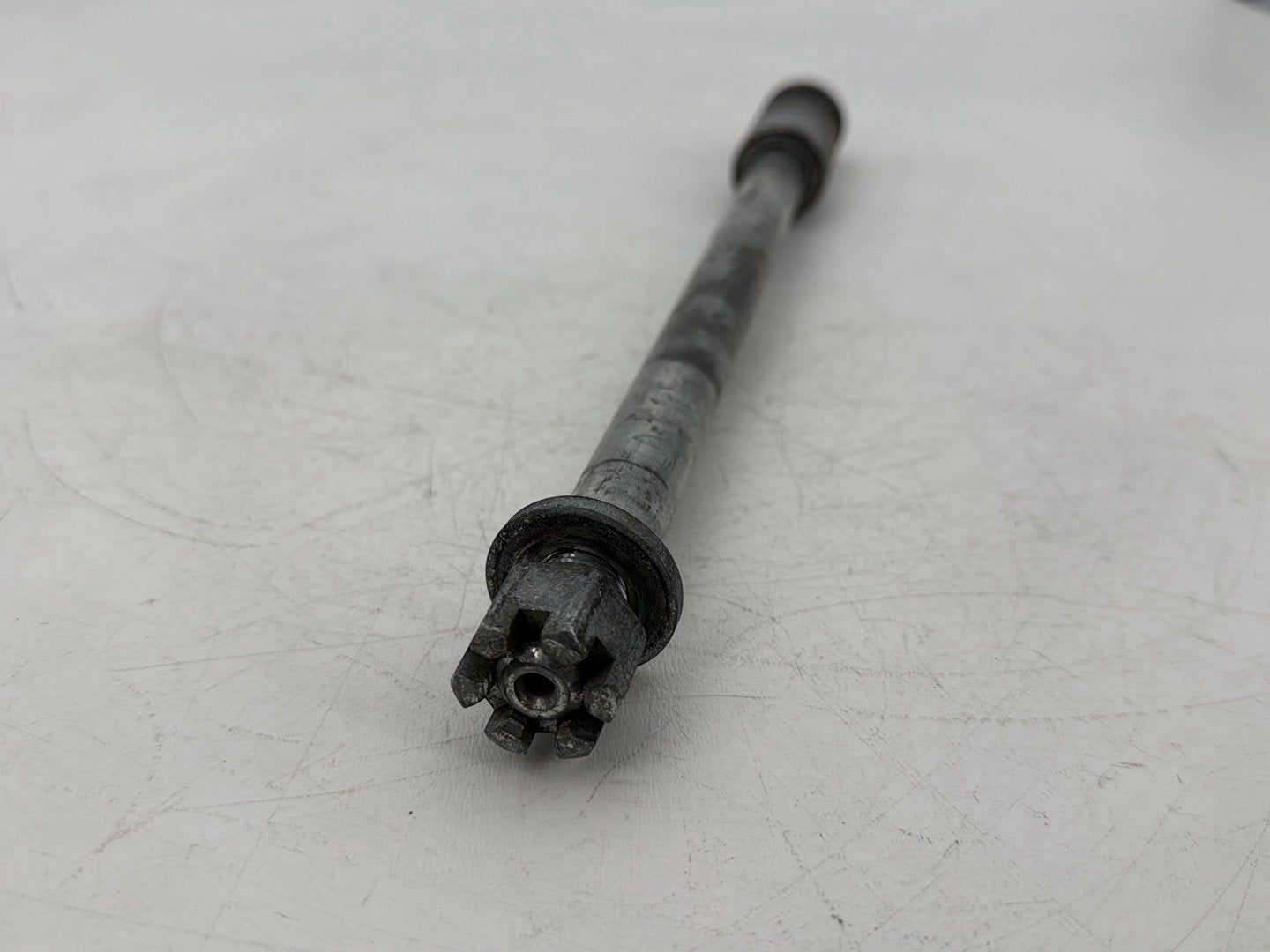 1999 - 2006 Harley-Davidson Dyna Super Glide Rear Wheel Axle Bolt Shaft  	41114-90