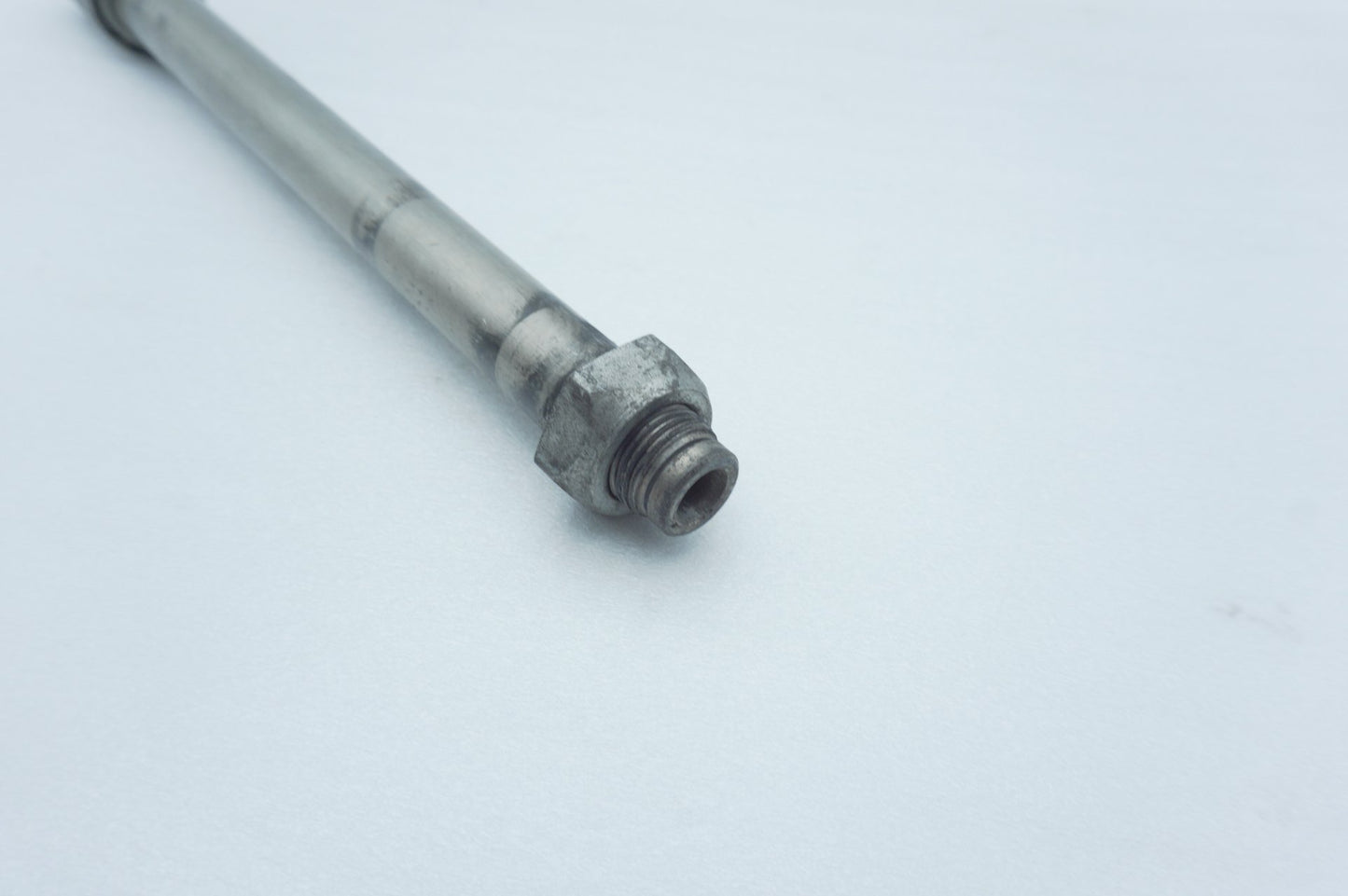 2008 - 2016 Harley-Davidson Dyna Wide Glide Rear Wheel Axle Bolt Shaft 41547-07A