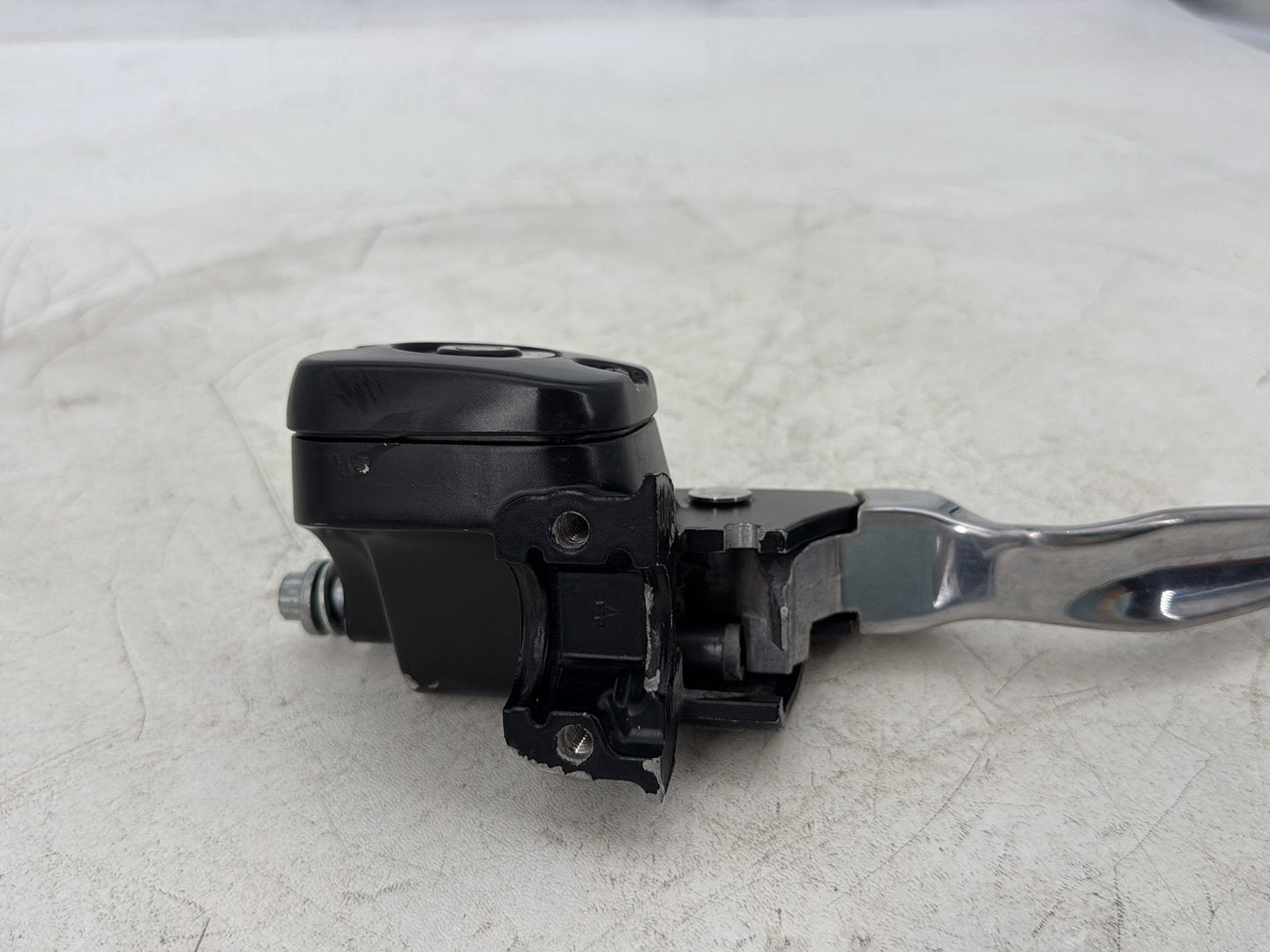 2015 Harley Dyna Low Rider FXDL OEM Front Right Hand Brake Lever Master Cylinder Reservoir