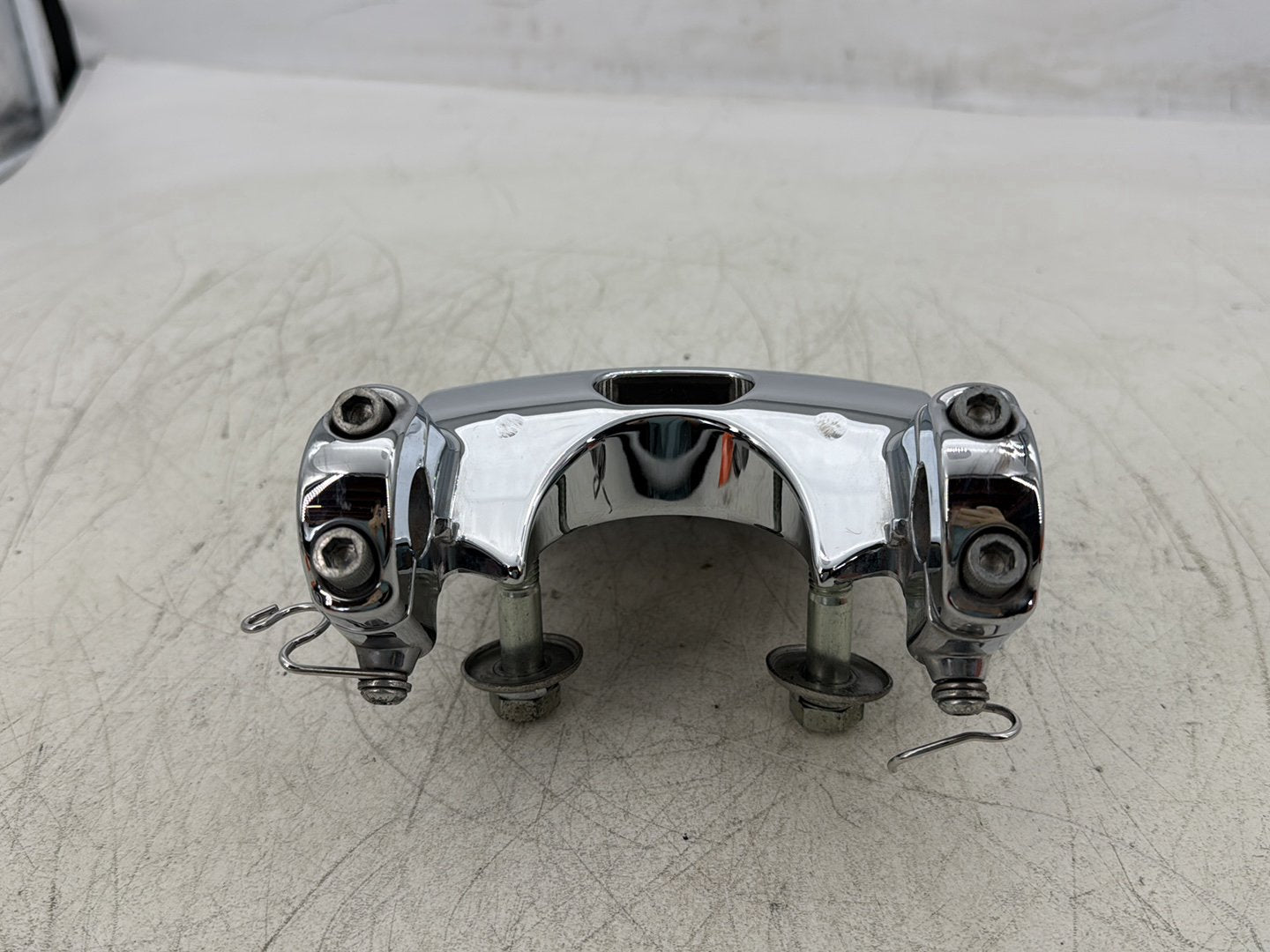2015 Harley Dyna Low Rider FXDL OEM Front Handlebar Riser Top Clamp Chrome