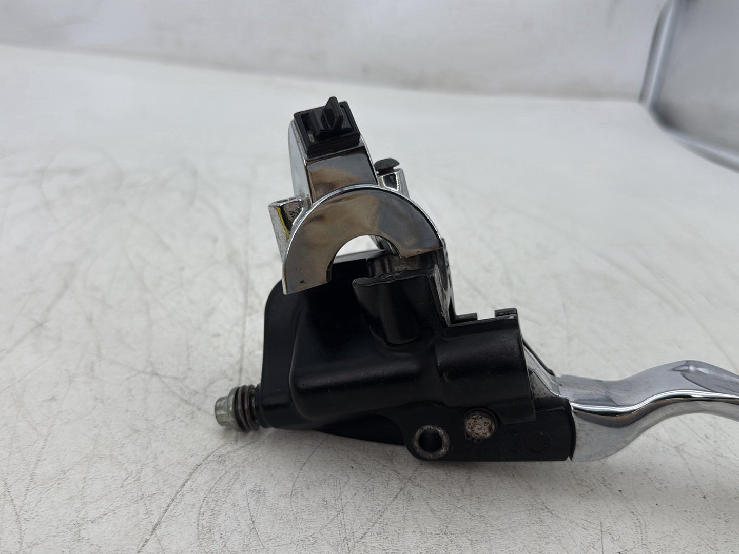 2000 Harley Touring Electra Glide Ultra Front Right Brake Lever Master Cylinder