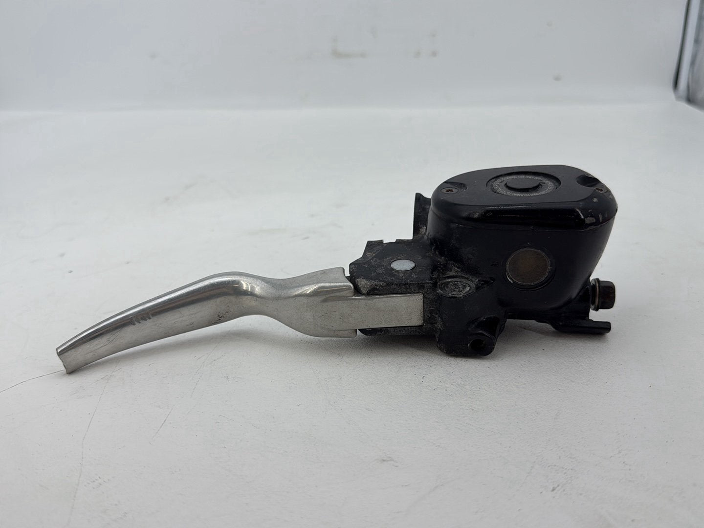 2004 - 2013 Harley-Davidson Sportster 883 Custom Front Right Brake Lever Master Cylinder 45146-04