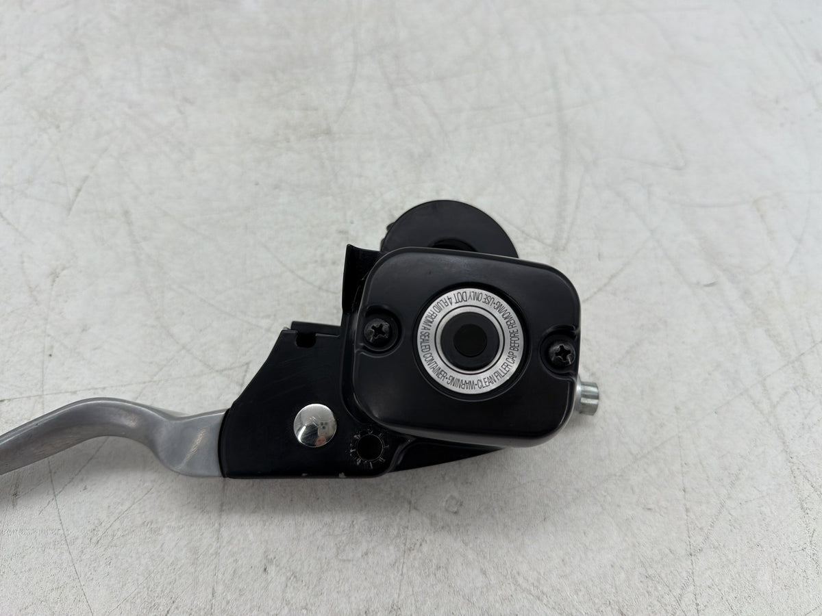 17 Harley Dyna Street Bob OEM Front Right Brake Lever Master Cylinder 9/16" bore