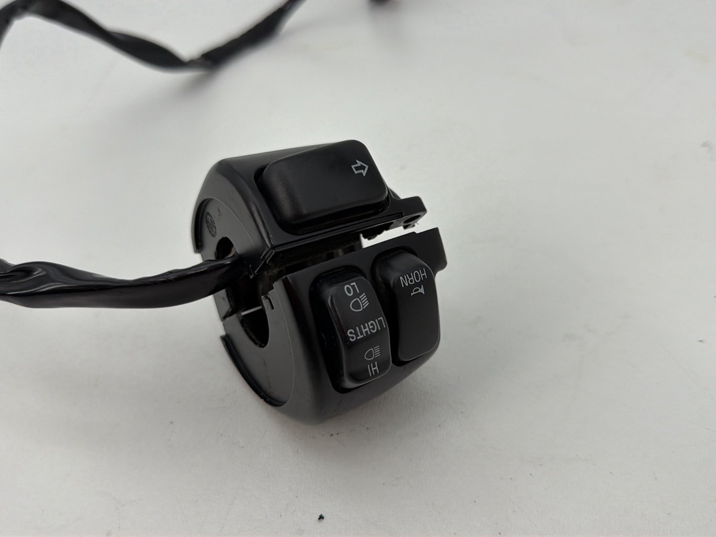 1999 - 2006 Harley-Davidson Touring Road King Left Turn Signal Headlight Switches Controls  	71685-06A