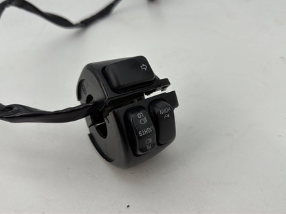 1999 - 2006 Harley-Davidson Touring Road King Left Turn Signal Headlight Switches Controls  	71685-06A
