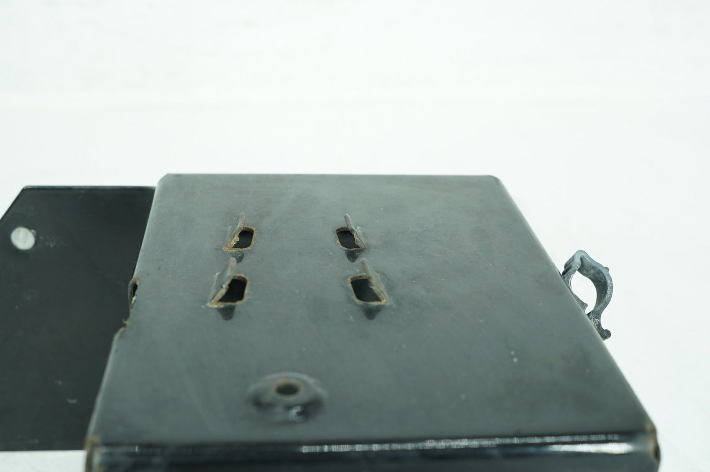 1999 - 2006 Harley-Davidson Touring Electra Glide Classic Battery Tray Bracket Holder Carrier 66281-02A