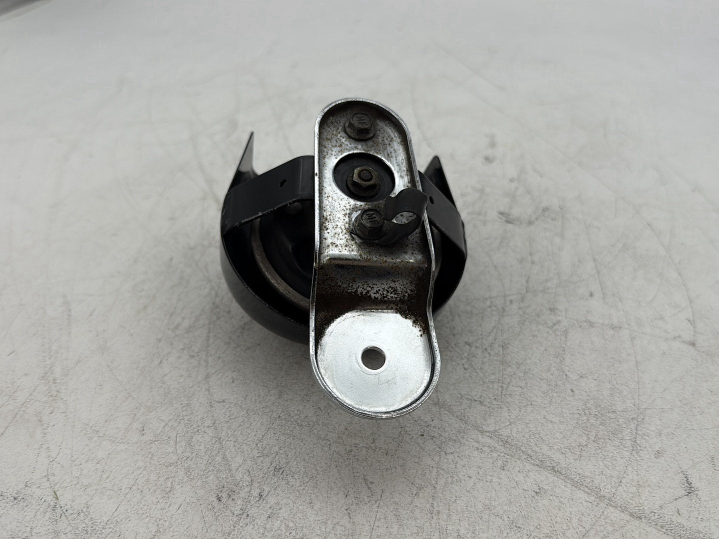 1998 Harley Softail Custom FXSTC OEM Horn Signal Klaxon Chrome Cover