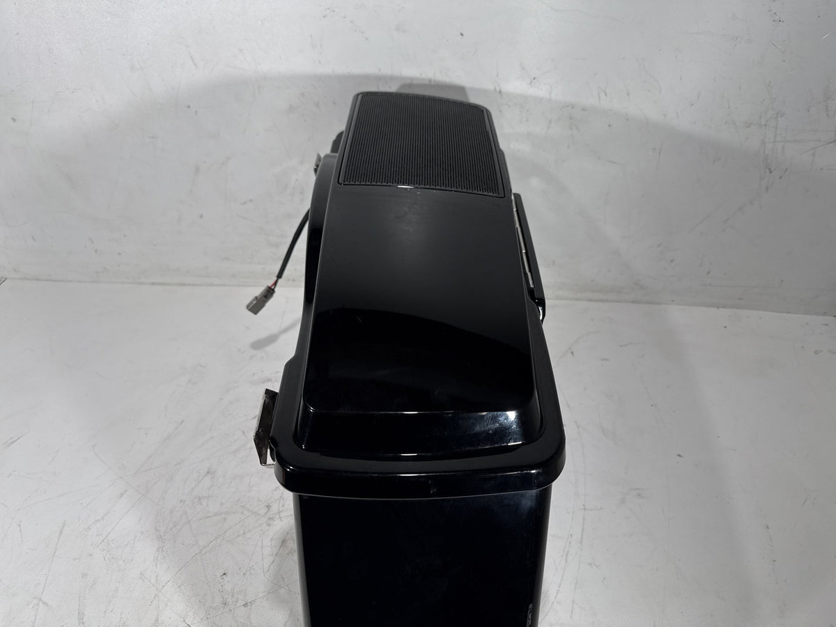 2006 Harley Street Glide Touring FLHX OEM Right 1 Saddlebag Luggage NO Key