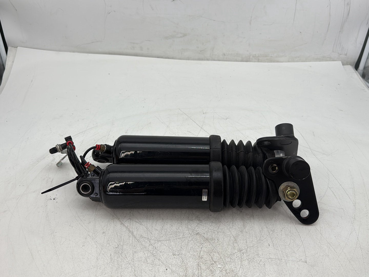 2010 Harley Street Glide Touring FLHX OEM Rear Left Right Shock Absorbers