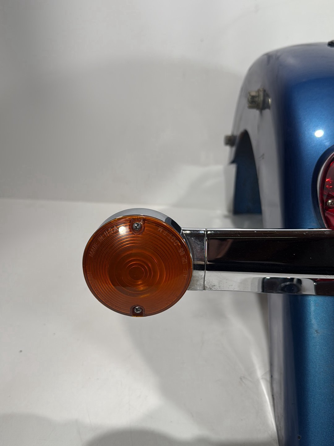 1999 - 2006 Harley-Davidson Touring Electra Glide Ultra Rear Wheel Fender & Turn Signals Bar  	59579-01B