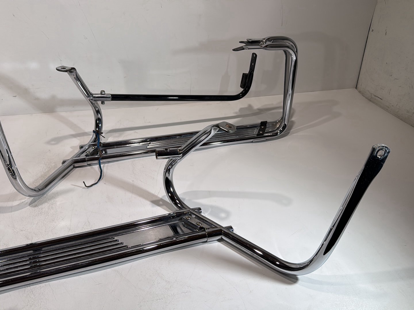 1999 - 2006 Harley-Davidson Touring Electra Glide Classic Rear Left Right Saddlebag Guard Rails Bar  	49193-93