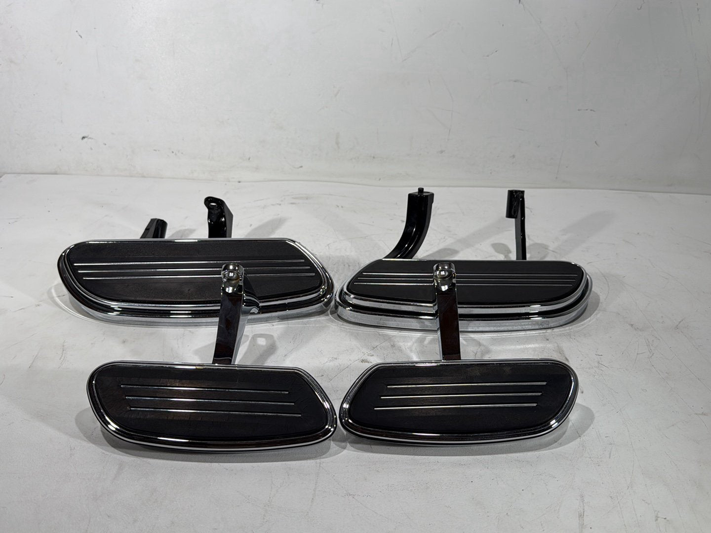 2010 Harley Street Glide Touring FLHX OEM Left Right Driver & Pass Floorboard Foot Rest