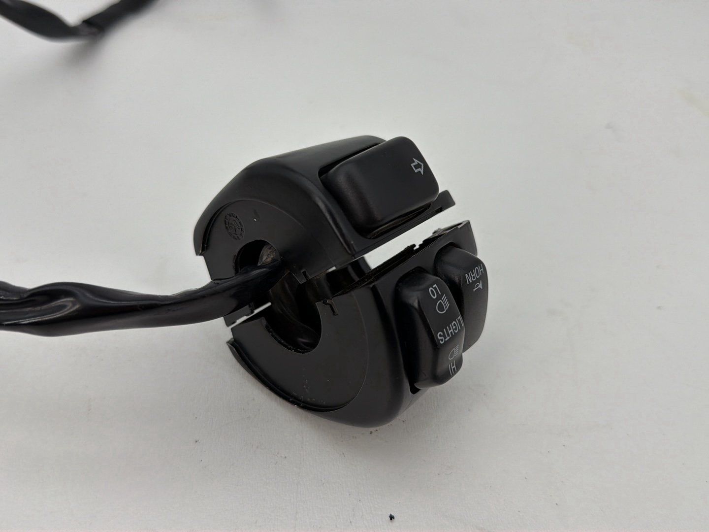 1999 - 2006 Harley-Davidson Touring Road King Left Turn Signal Headlight Switches Controls  	71685-06A