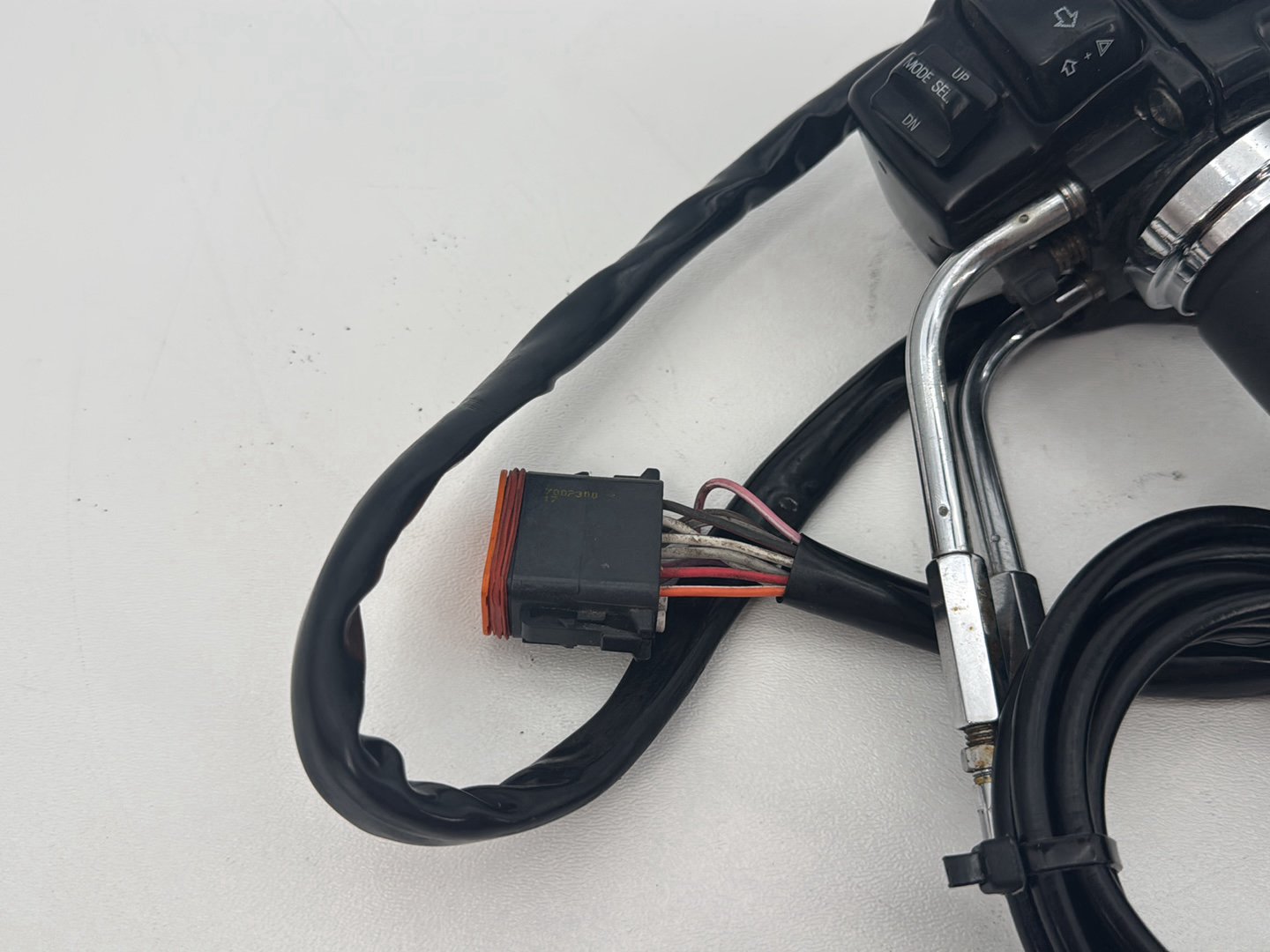 1999 - 2006 Harley-Davidson Touring Electra Glide Classic Right Engine Start Kill Switches Controls 71684-06A