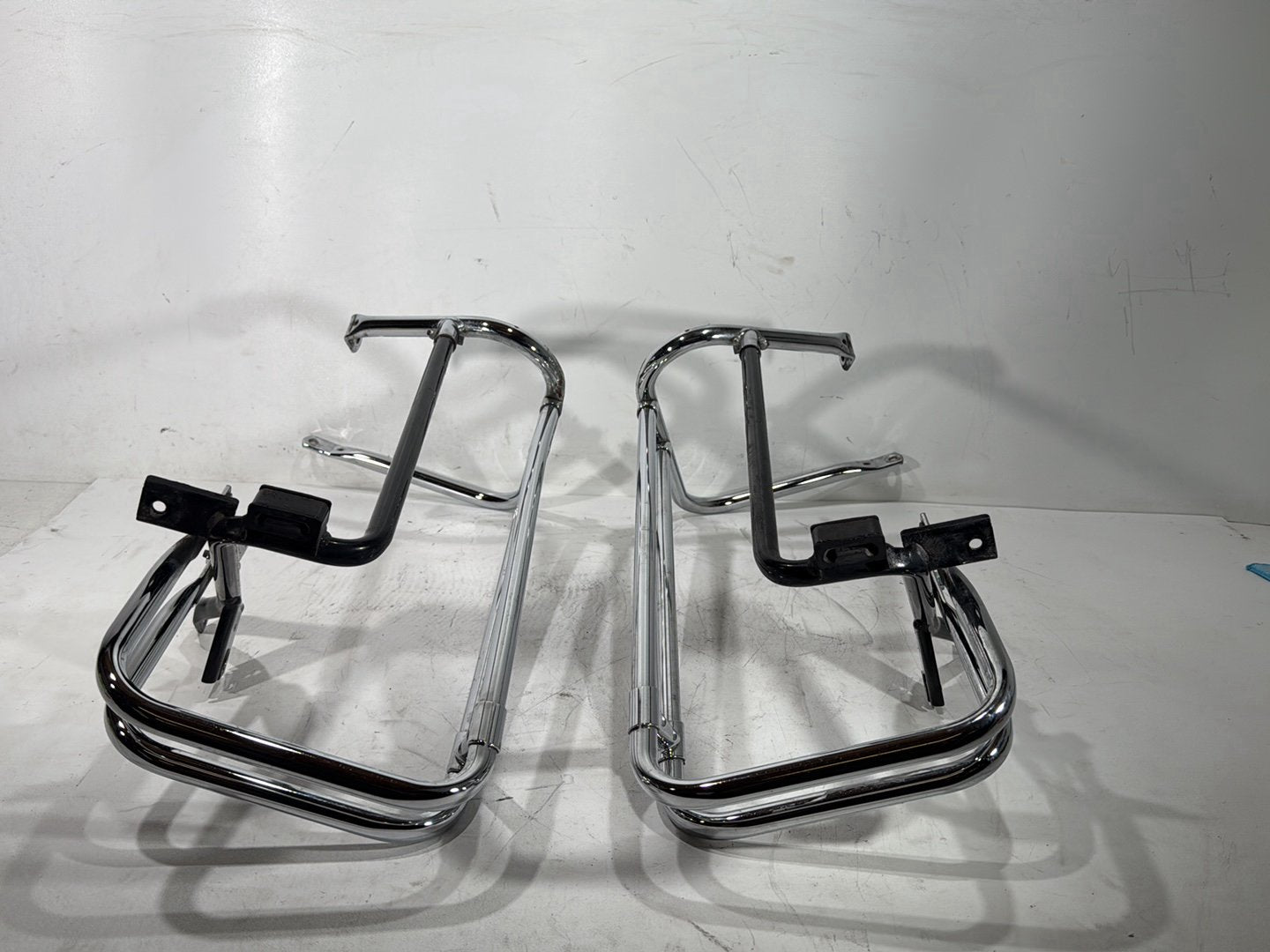 2013 Harley Electra Glide Touring Ultra FLHTCUI OEM Rear Left Right Saddlebag Guard Rails Bar