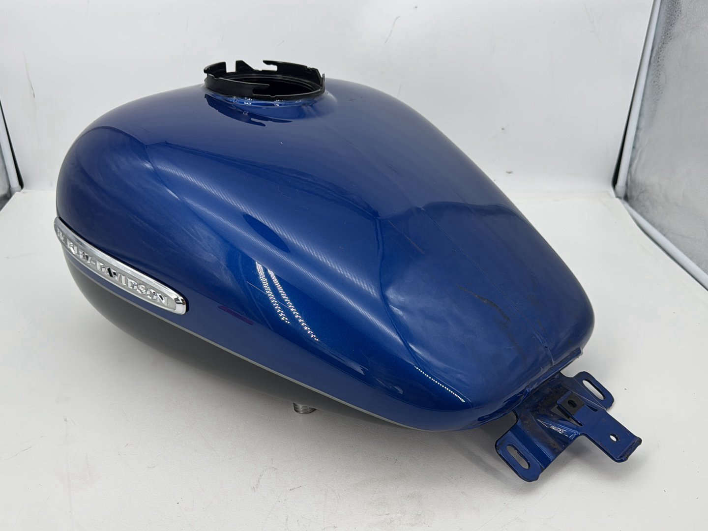 2007 - 2016 Harley-Davidson Touring Electra Glide Ultra Fuel Gas Tank Gasoline Reservoir 61356-08