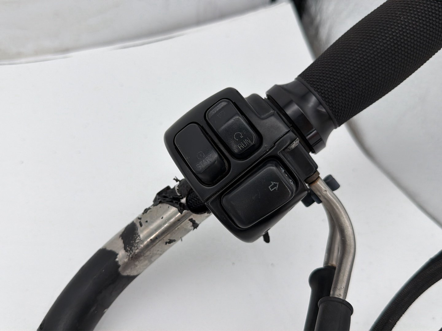2009 Harley Dyna Street Bob FXDB OEM Handlebars Left Right Switches Controls