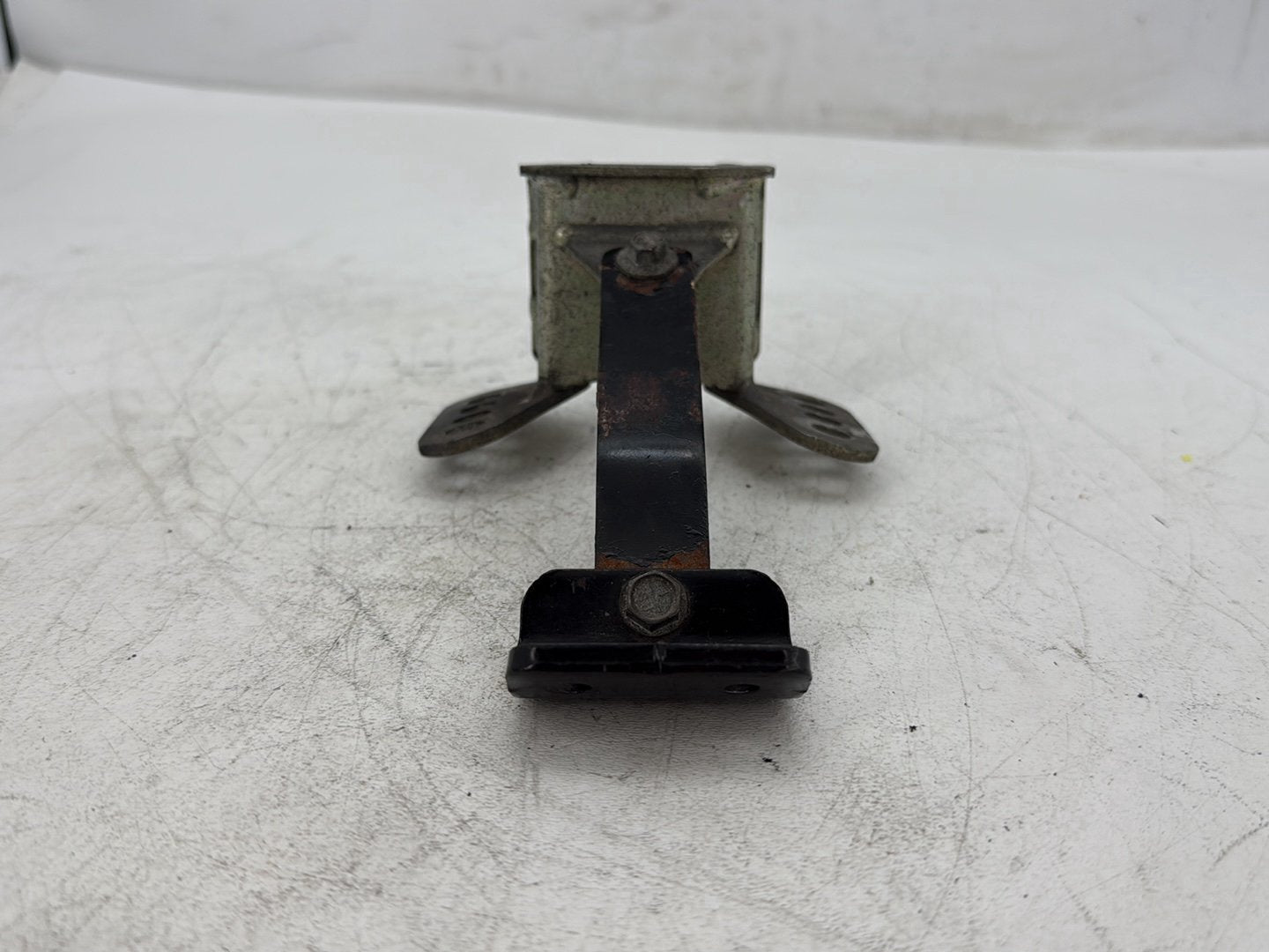 2018 Harley Electra Glide Touring Driver Rider Backrest Bracket Mount 52589-09A