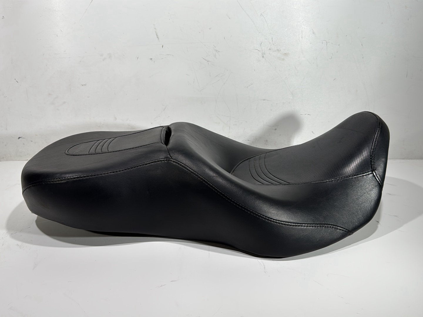 2006 Harley Street Glide Touring FLHXI OEM Passenger Rider Driver Seat Saddle