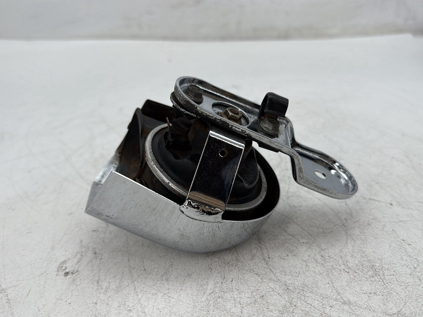 1996 Harley Electra Glide Touring FLHT OEM Horn Signal Klaxon Chrome Cover