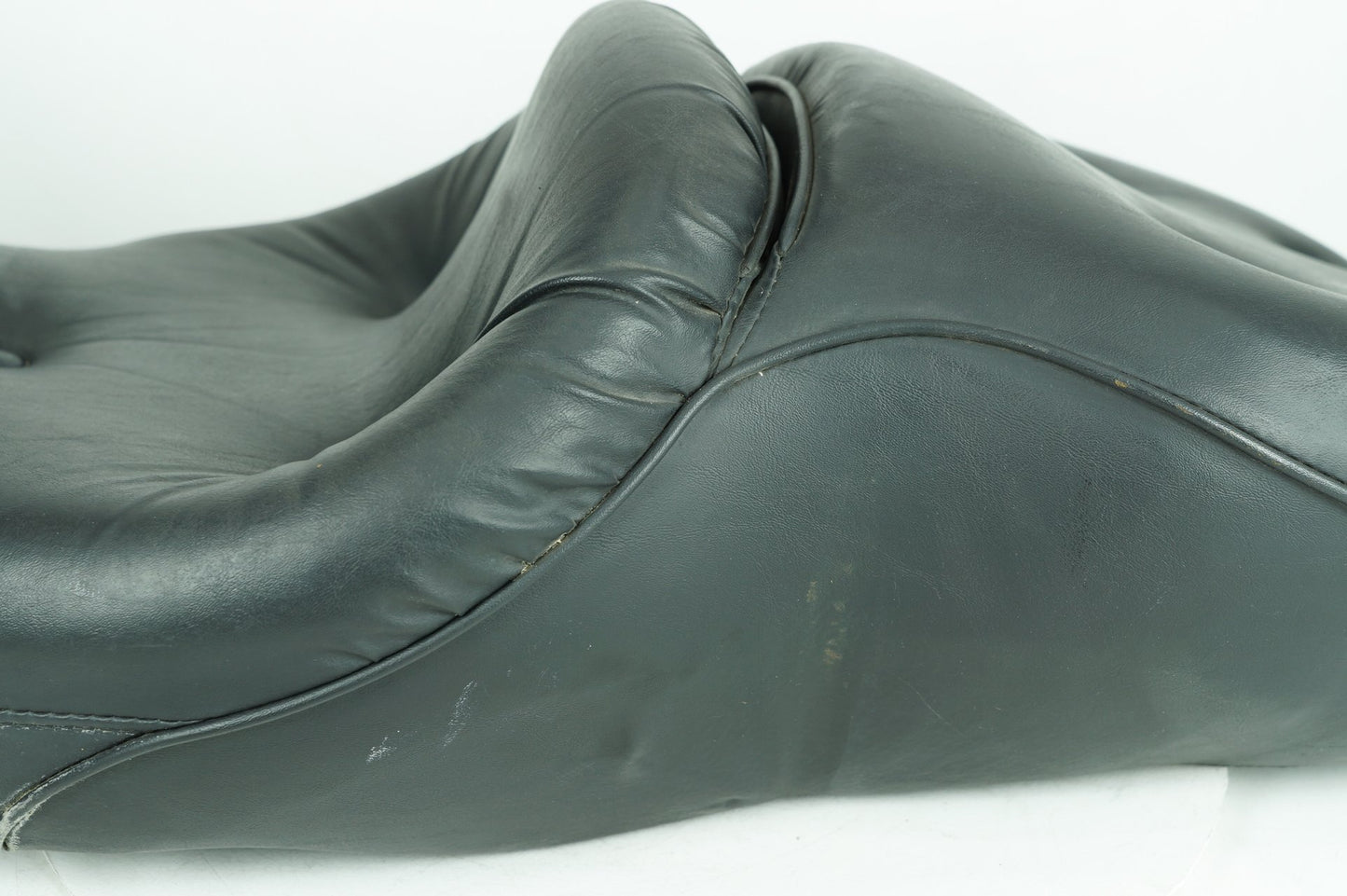 1999 - 2006 Harley-Davidson Touring Electra Glide Classic Passenger Rider Driver Seat Saddle  	51036-03