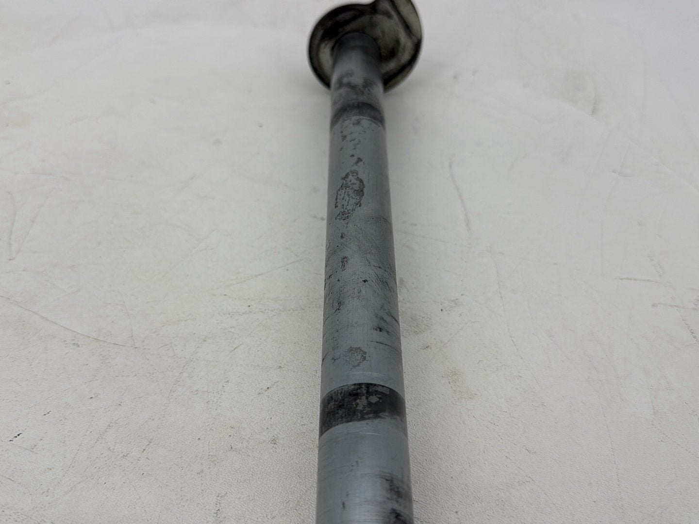 2007 - 2011 Harley-Davidson Touring Electra Glide Ultra Rear Wheel Axle Bolt Shaft 41056-09