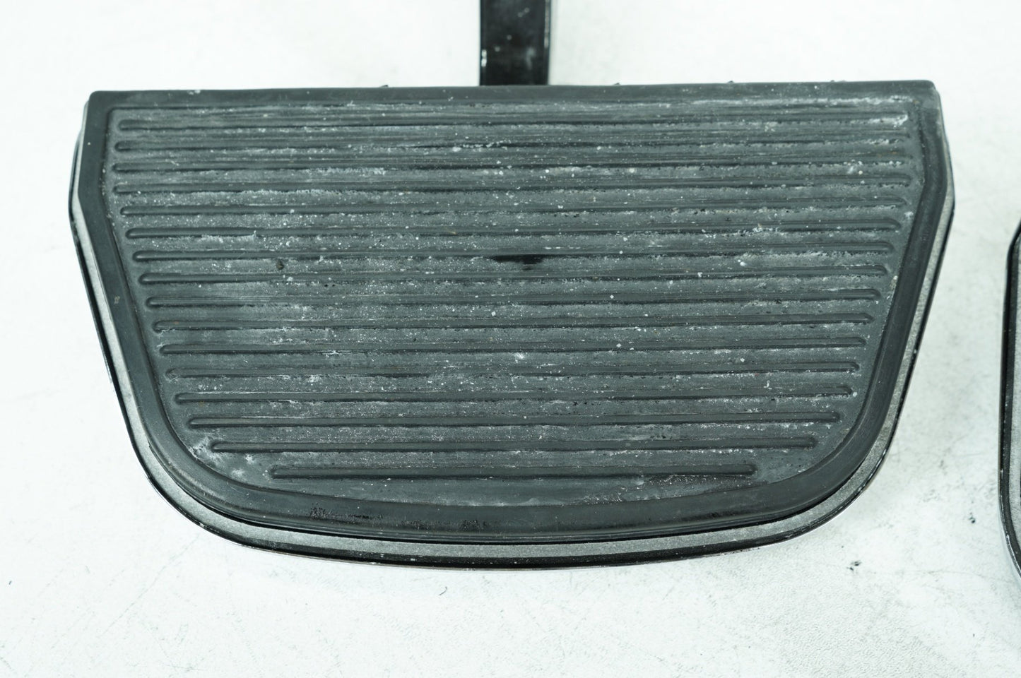2008 - 2016 Harley-Davidson Touring Electra Glide Ultra Left & Right Passenger Floorboard Foot Rest 50613-91A