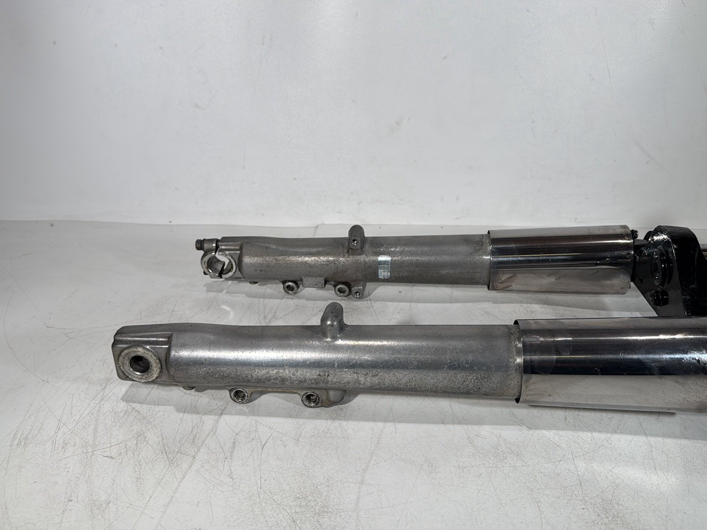 1999 - 2006 Harley-Davidson Touring Road King Police Front Triple Tree Set & LH RH Fork Legs Sliders 45446-87A