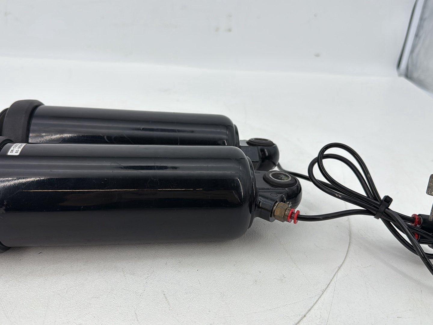 2007 - 2011 Harley-Davidson Touring Electra Glide Ultra Rear Left Right Shock Absorbers 54636-09