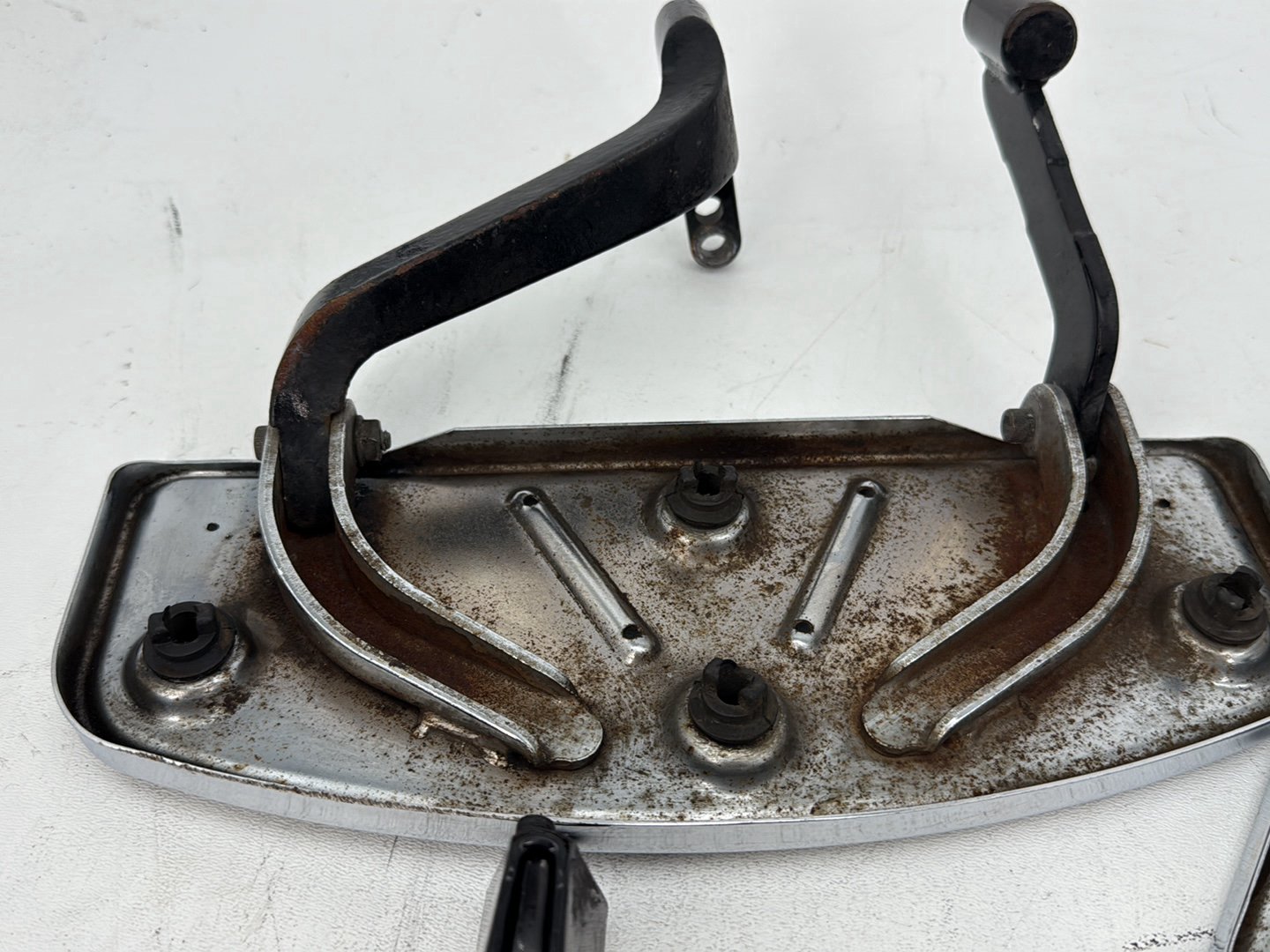 2003 Harley Electra Glide Touring Ultra FLHTCUI OEM Left Right Driver & Pass Floorboard Foot Rest